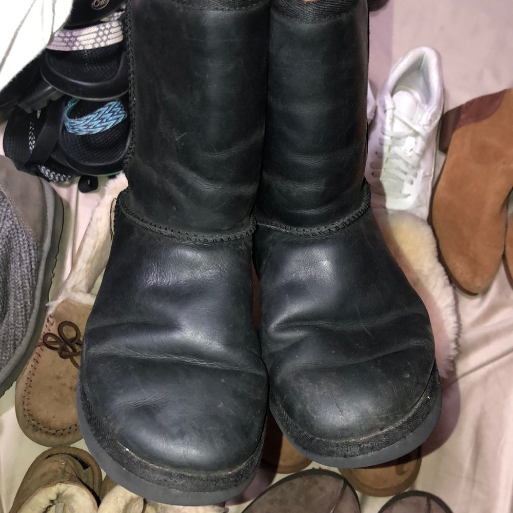 UGG Classic Short Leather Black Boots
